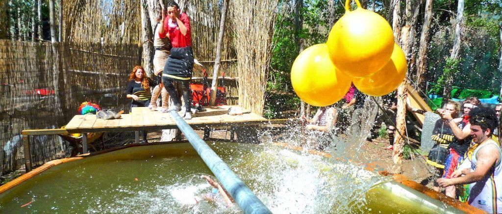 Lloret de Mar Humor amarillo Campamento Rioloco